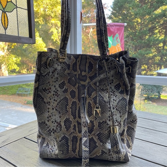 G.I.L.T Snakeskin Patterned Large Tote Bag
(Got It Love It) - Picture 2 of 16